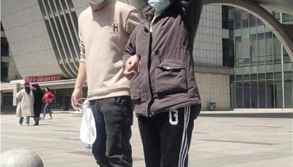 割肝救妻10月后妻子仍不幸去世,男子:不后悔,带着她的爱继续养育两个孩子