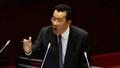 美国无人机要价55亿,台军方编了115亿?王鸿薇轰顾立雄:打肿脸充胖子