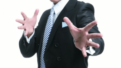 大冰回应“羽绒服事件”:新增500件已运往玉树