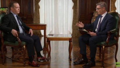 梅德韦杰夫:在格鲁吉亚,一场“颜色革命”正试图发生