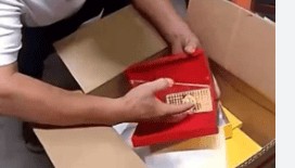 大妈狂买1斤黄金不挑款 店员报警被抓进去了“投资理财”骗局,对方说她赚60万