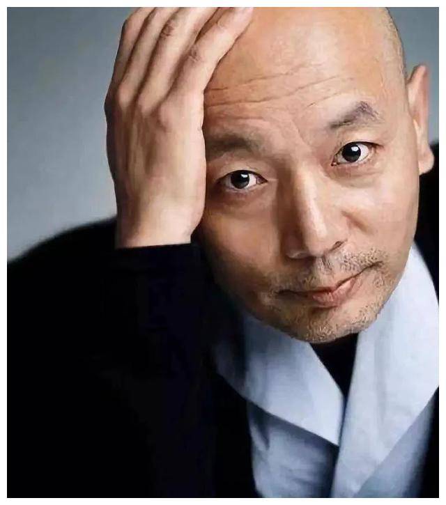 葛优拍戏赚钱，妻子投资购入四套房产，葛优自嘲“理财小白”