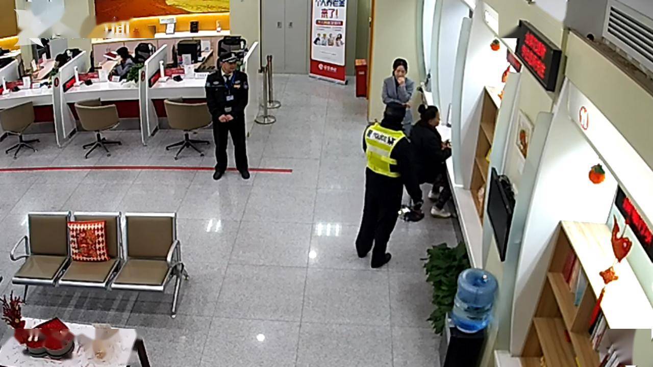 阿婆被“投资理财”深度洗脑 手机里全是诈骗APP