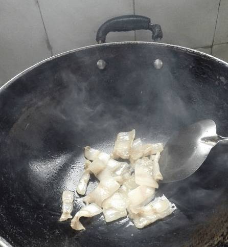 怎样做熏香干炒肉？
