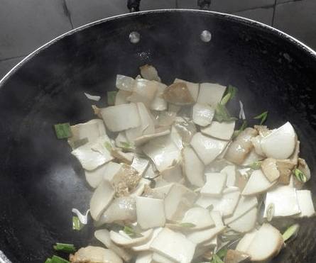 怎样做熏香干炒肉？