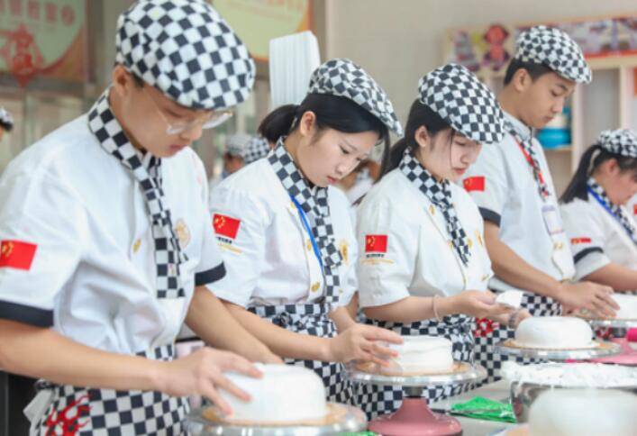 女生初中毕业学什么专业好？