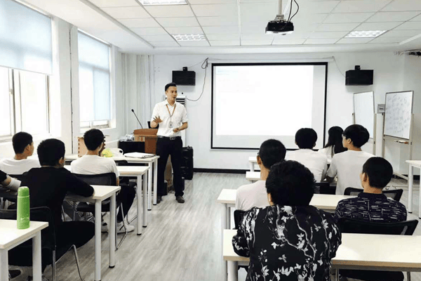 读北大青鸟学什么专业好找工作？