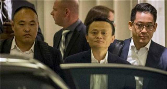 马云保镖曾舍命挡子弹，年入百万买房买车，马云卸任后过得咋样？
