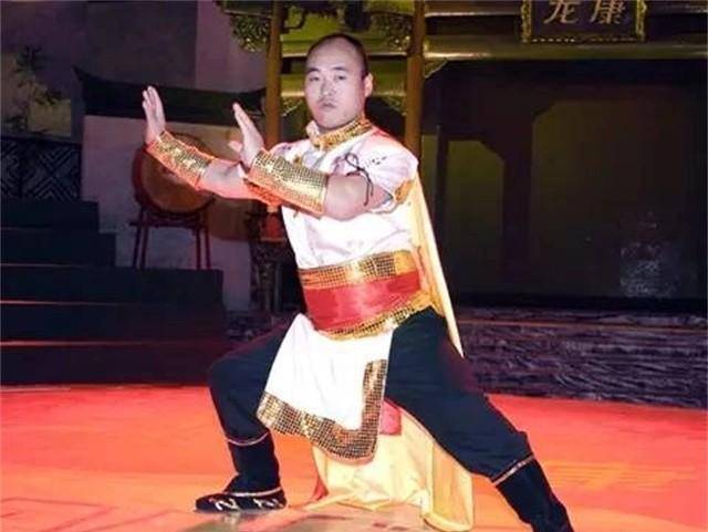 马云保镖曾舍命挡子弹，年入百万买房买车，马云卸任后过得咋样？