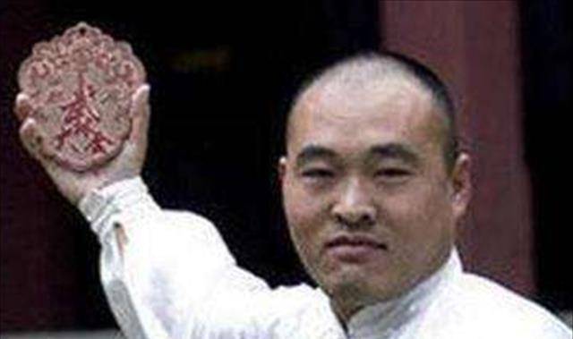 马云保镖曾舍命挡子弹，年入百万买房买车，马云卸任后过得咋样？