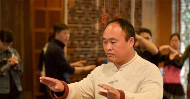 马云保镖曾舍命挡子弹，年入百万买房买车，马云卸任后过得咋样？