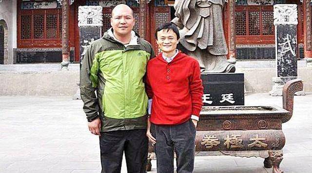 马云保镖曾舍命挡子弹，年入百万买房买车，马云卸任后过得咋样？