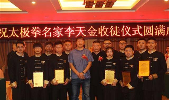 马云保镖曾舍命挡子弹，年入百万买房买车，马云卸任后过得咋样？