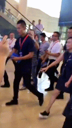 回国的马云，消失的张勇