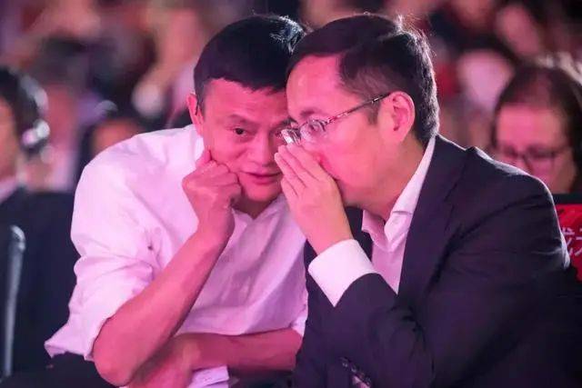 回国的马云，消失的张勇