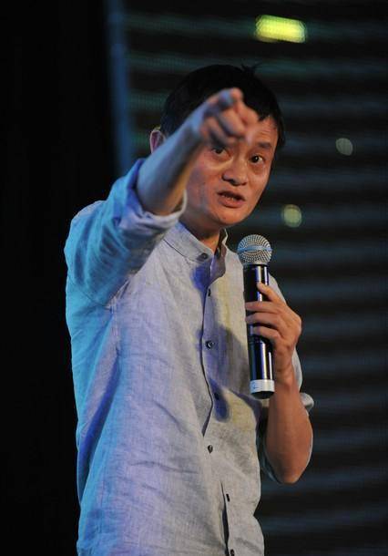 如何看待马云的退场？