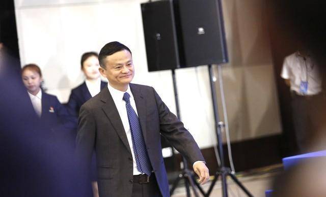 如何看待马云的退场？