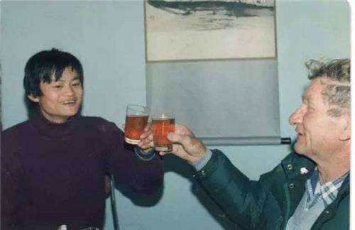 马云的第一贵人莫利：资助马云买湖畔花园，后成为阿里的诞生地