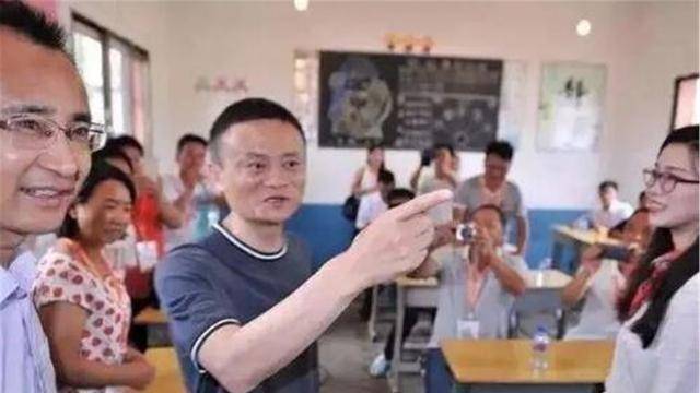 当年为得到马云资助，给马云寄母鸡的甘肃女孩，她的现状如何了？