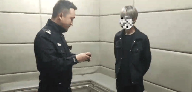 零容忍！成都龙泉驿交警重拳整治“飙车炸街”违法