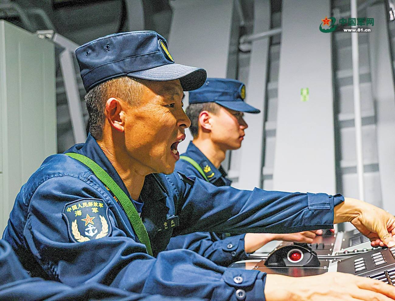 舰炮轰鸣！海军某护卫舰支队开展实弹射击训练