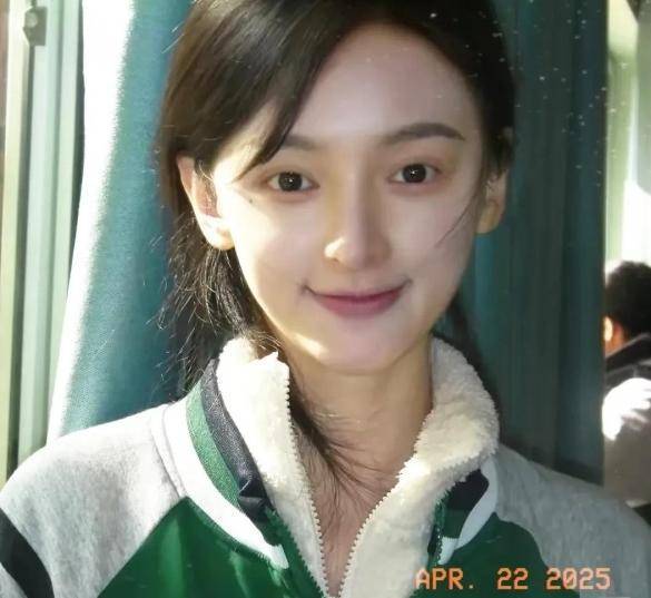 听障女大学生因太美被质疑像AI，本人回应：只微调过几处变化不大，真人比照片好看