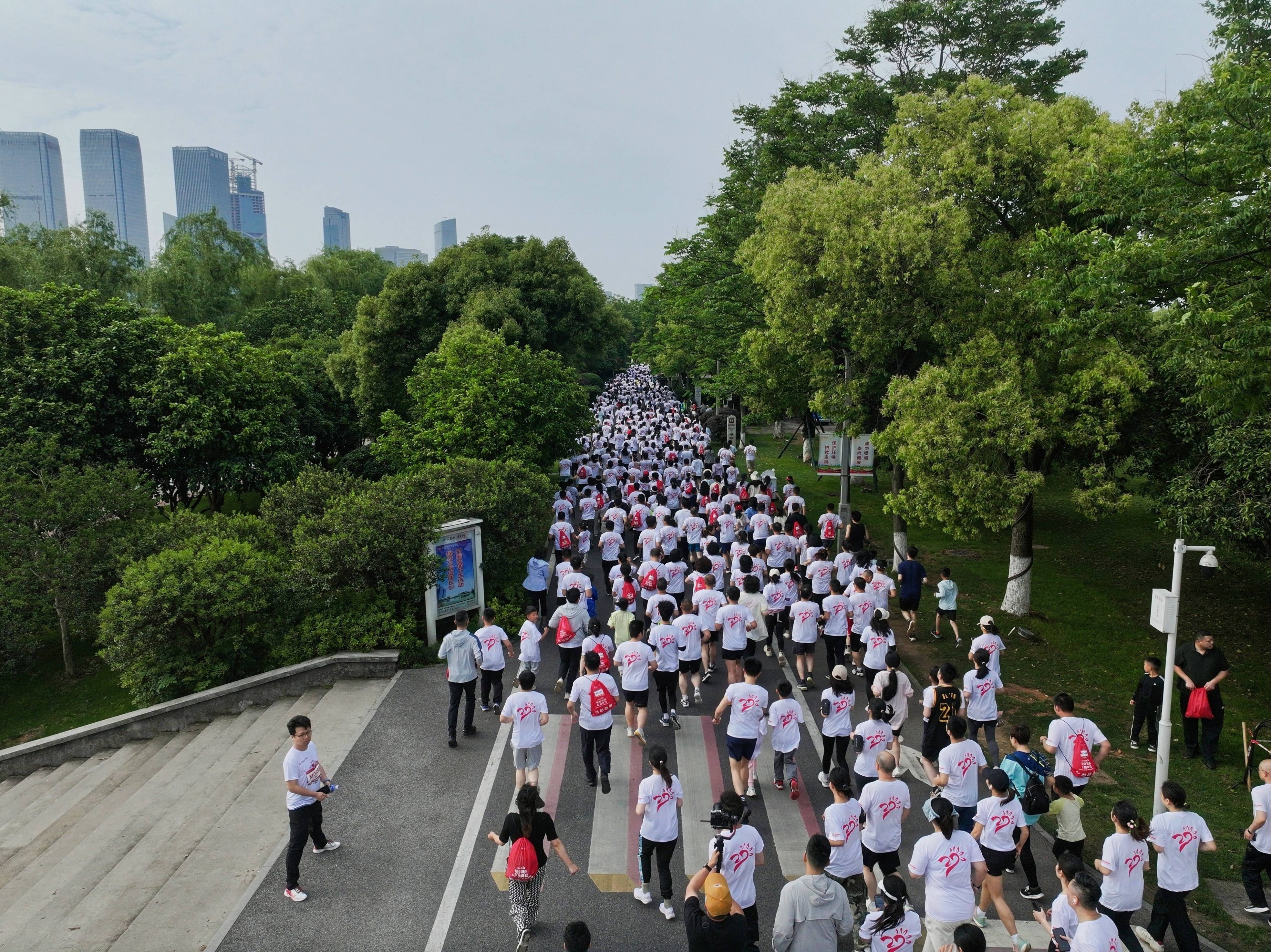 “‘招’夕‘湘’伴·价值同行”招商银行入湘27周年第三届薪福通悦跑活动热力开跑!