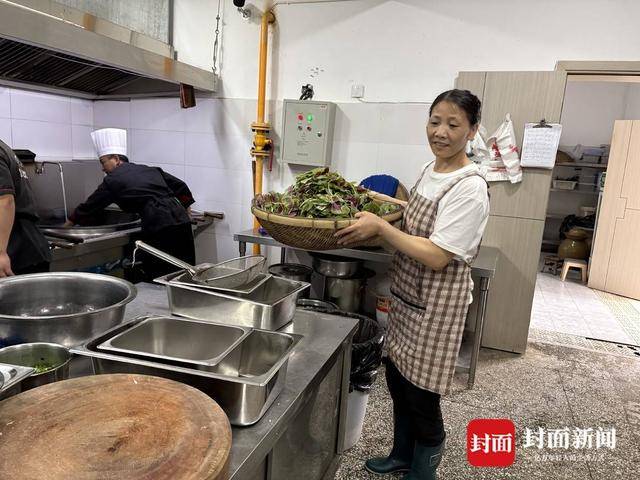 食堂阿姨10秒速攀4米绳！乐山特警支队“扫地僧”李霞：我只是爱运动