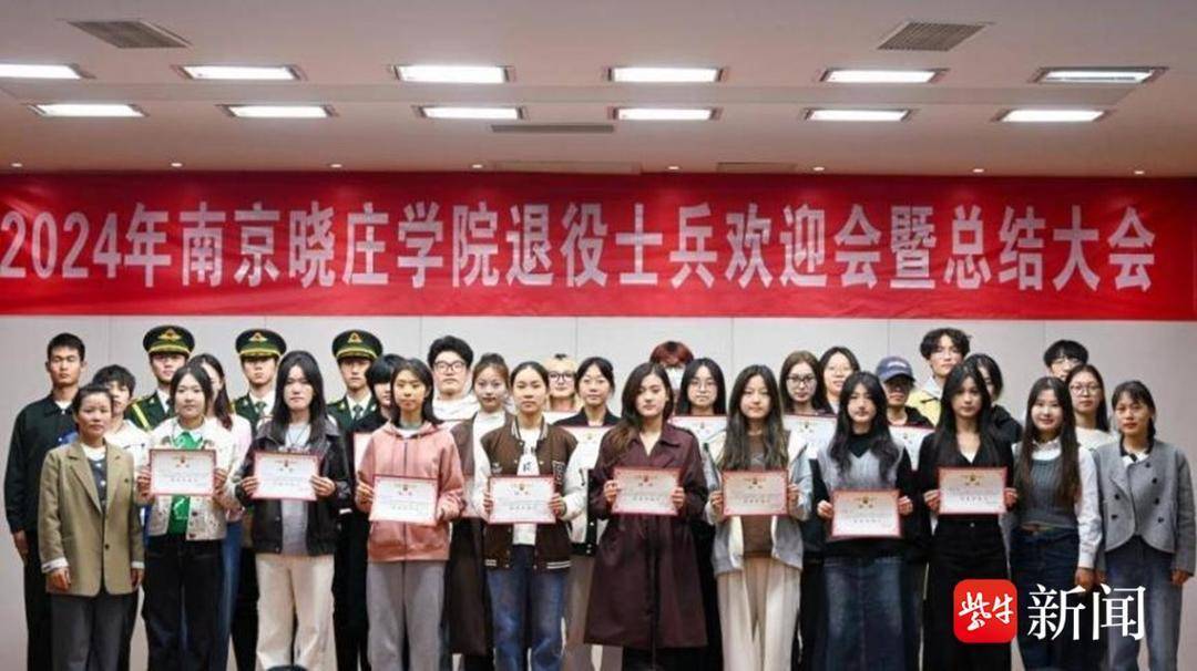 南京晓庄学院有间“硬核”军旅宿舍，住着4位兵哥哥