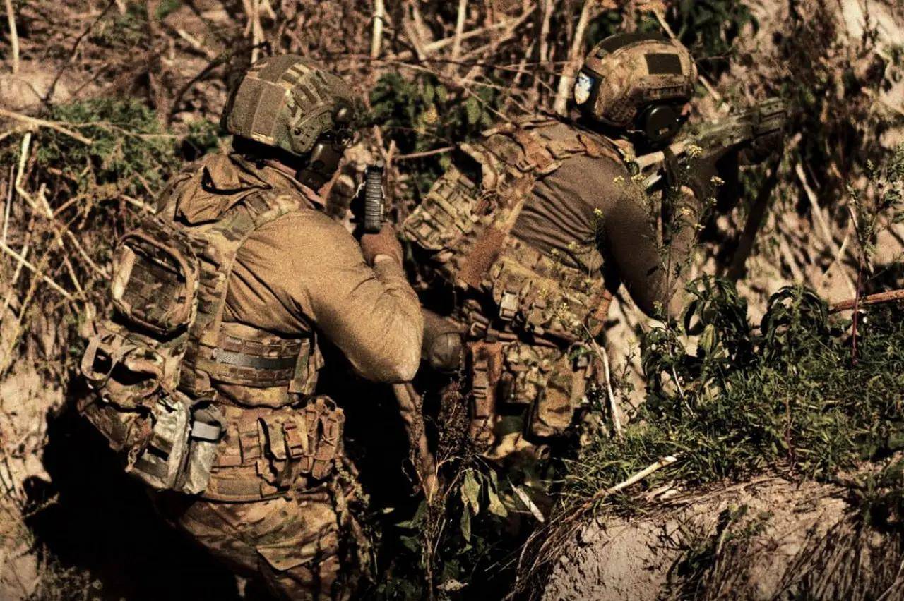 瞒不住了,红军城9000乌军被围,乌前防长:再不投降就是全线溃败